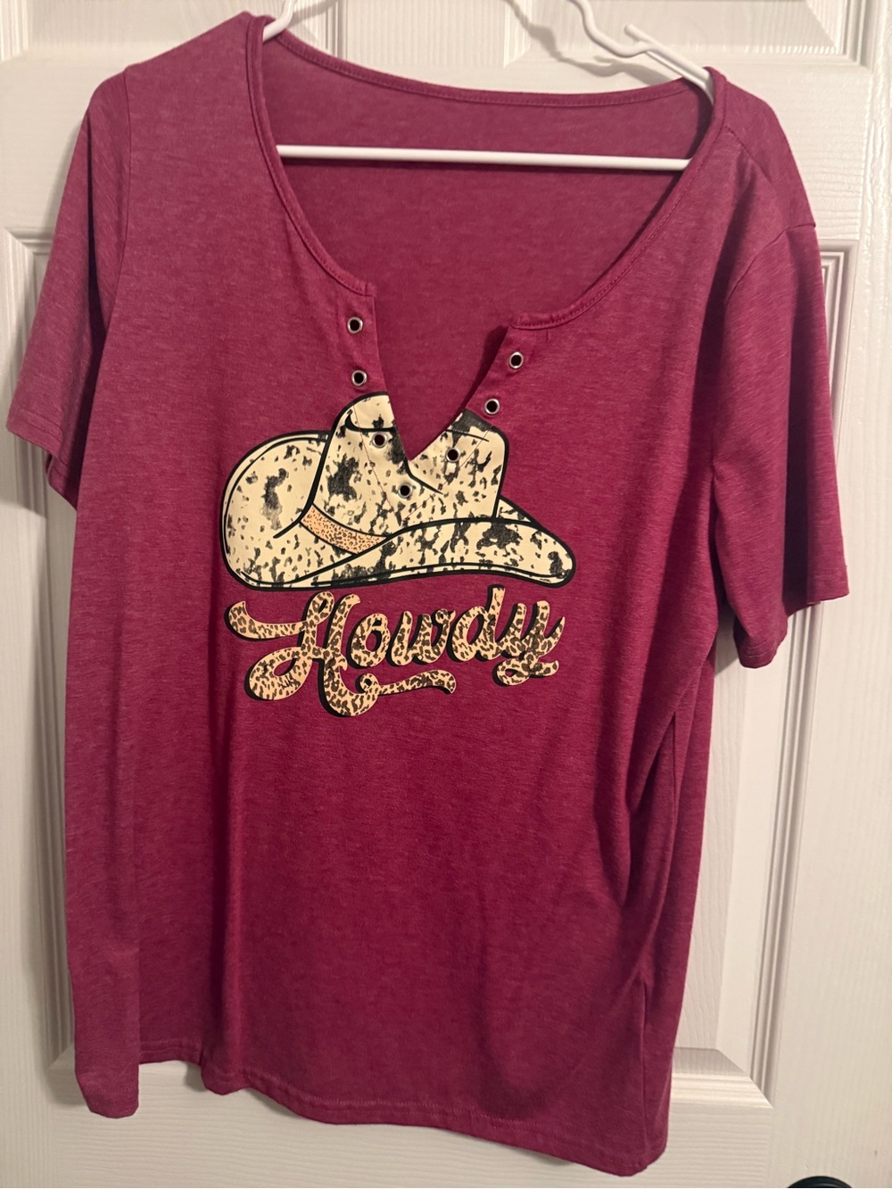 Amazon Women's Howdy Graphic Tee - Raspberry
